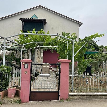 Appartamento Apartman Pcelica Pola Esterno foto