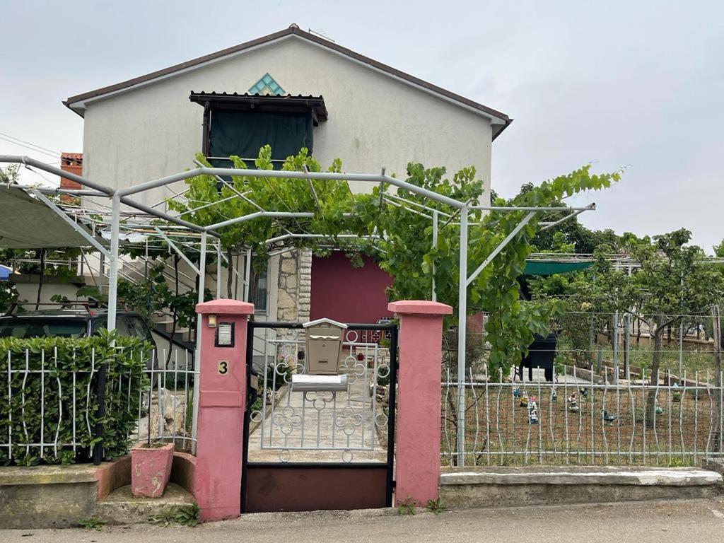 Appartamento Apartman Pcelica Pola Esterno foto